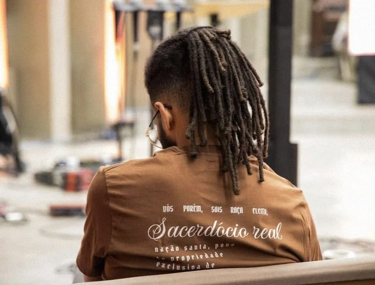 Modelo de camiseta personalizada para grupo cristão.